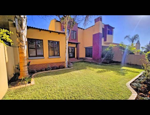 4 BEDROOM TOWNHOUSE FOR SALE IN OLYMPUS AH